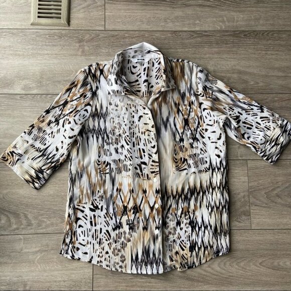 Alia Animal Print Button Down  Blouse - Picture 4 of 14